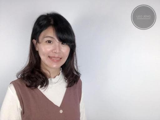 手撥卷、女生長髮、棕色系