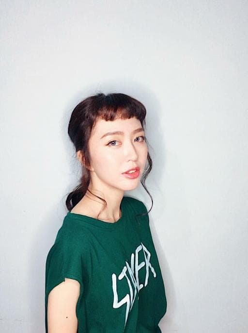 女生長髮、棕色系、霧面