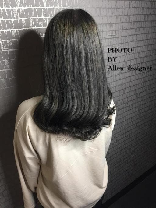 手撥卷、女生長髮、霧面