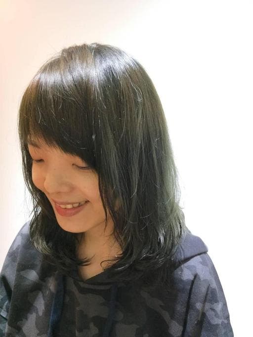微捲、冷色系、質感溫塑
