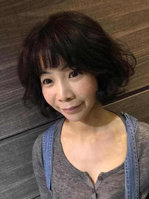 手撥卷、女生短髮、蓬鬆感