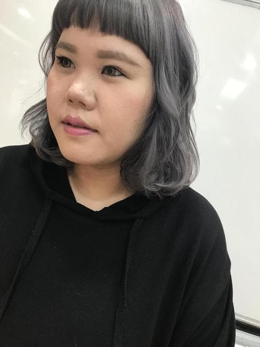 霧面、女生中長髮、女生眉上瀏海