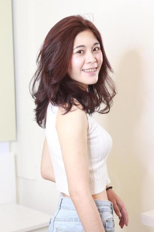 手撥卷、女生中長髮、台中剪髮