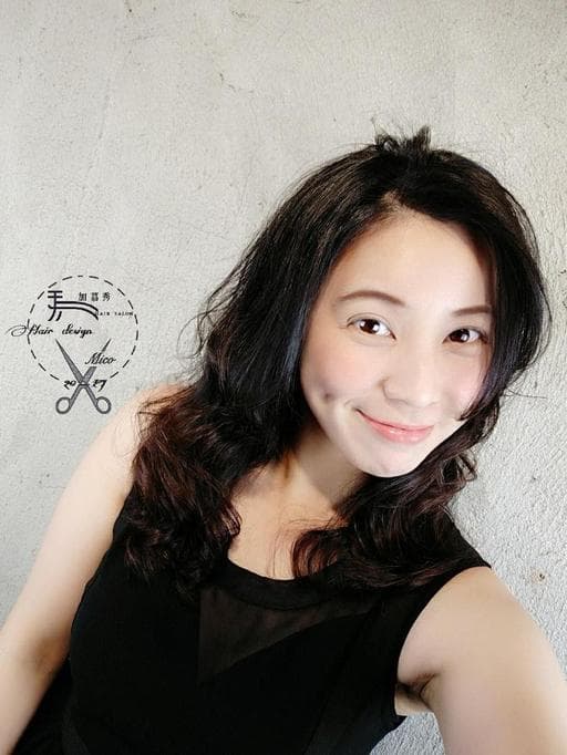 手撥卷、女生中長髮、空氣感卷髮
