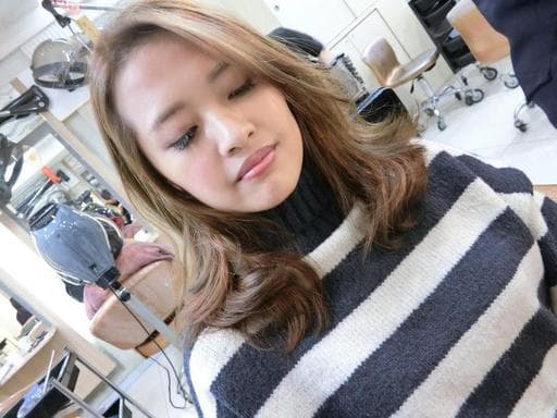 女生中長髮、裙擺挑染、設計染