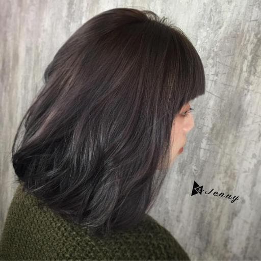 灰色系、染髮、女生短髮