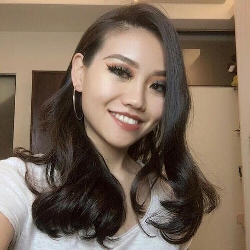手撥卷、女生長髮、蓬鬆感