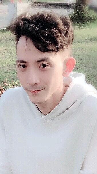 男生Undercut、男生卷髮、油頭