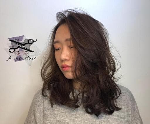 女生中長髮、髮妝燙、線條感