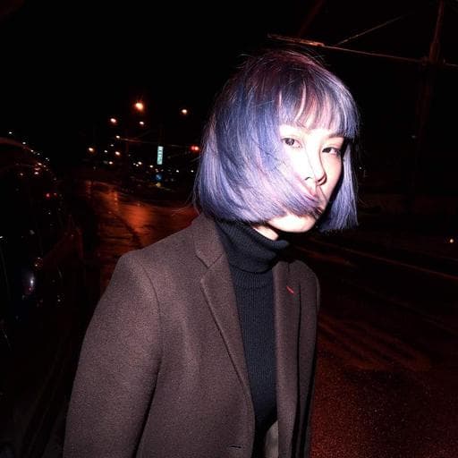 女生短卷髮-(耳下肩上)、紫外光髮色、鮑伯頭