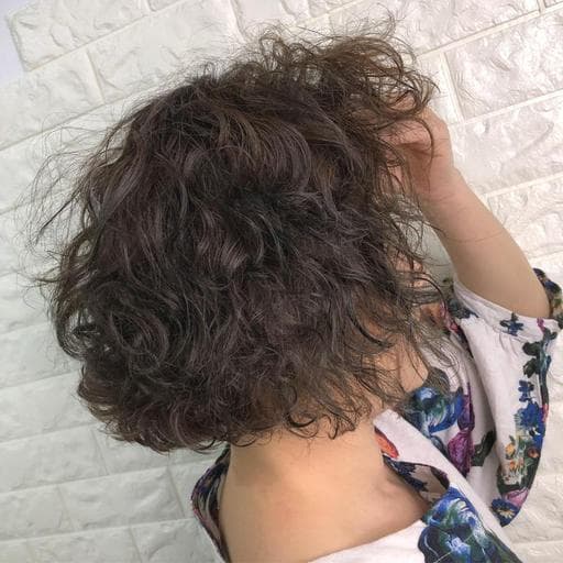 手撥卷、女生短髮、鮑伯頭
