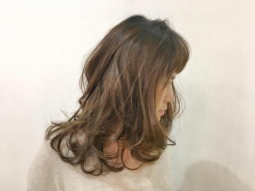 棕色系、女生中長髮、浪漫大卷