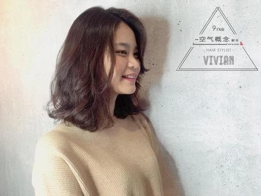 手撥卷、女生中長髮、女生燙髮