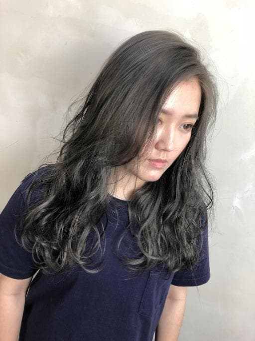 灰色系、女生染髮、女生長髮