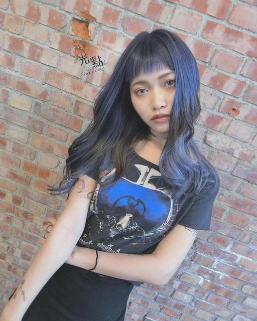 女生眉上瀏海、紫外光髮色、女生長髮