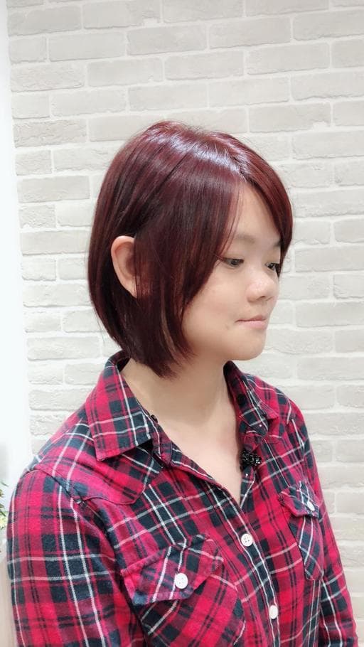 女生短髮、女生染髮、莓果色