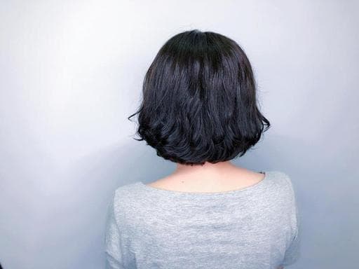 女生短卷髮-(耳下肩上)、女生短髮、手撥卷
