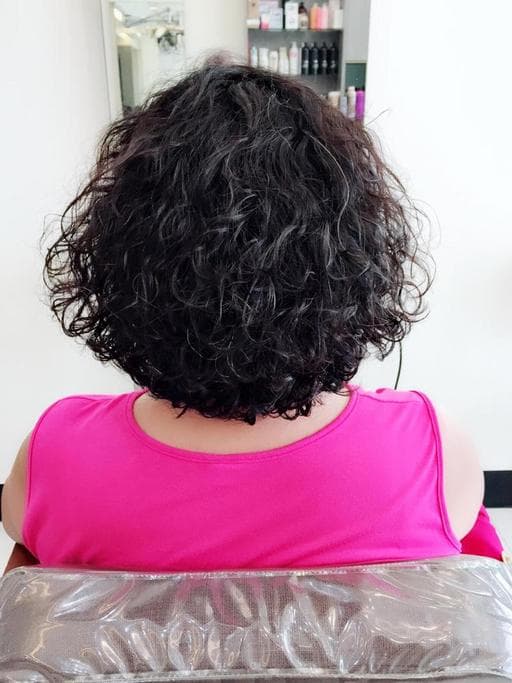 女生短髮、燙卷、蓬鬆感