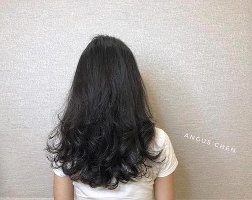女生中長髮、空氣感卷髮、浪漫大卷
