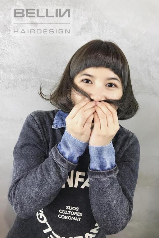 女生中長髮、冷色調、霧面質感