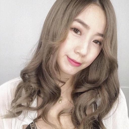 奶茶灰、女生染髮、霧面質感