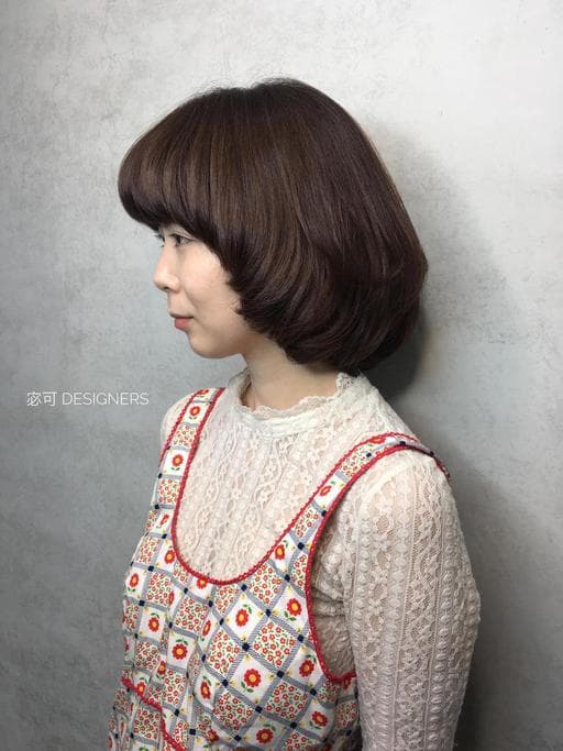 女生眉上瀏海、空氣感卷髮、女生短髮