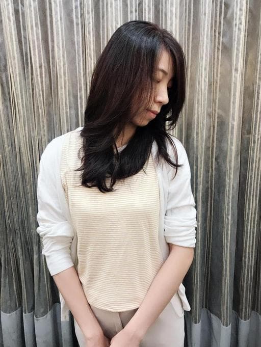 女生中長髮、手撥卷、台中剪髮