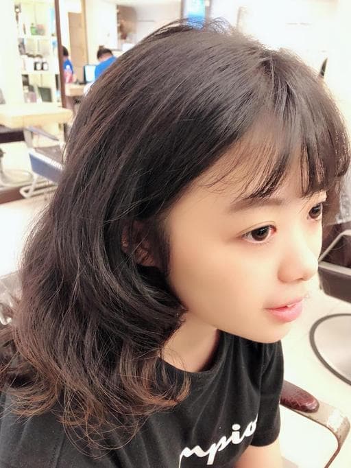 女生中長髮、微捲、質感溫塑