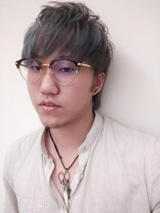 男生短髮、灰色系