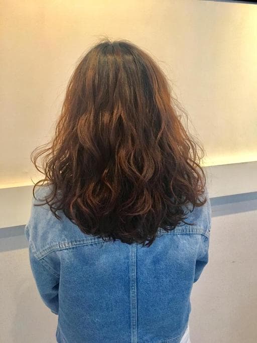 女生中長髮、燙髮、浪漫卷髮