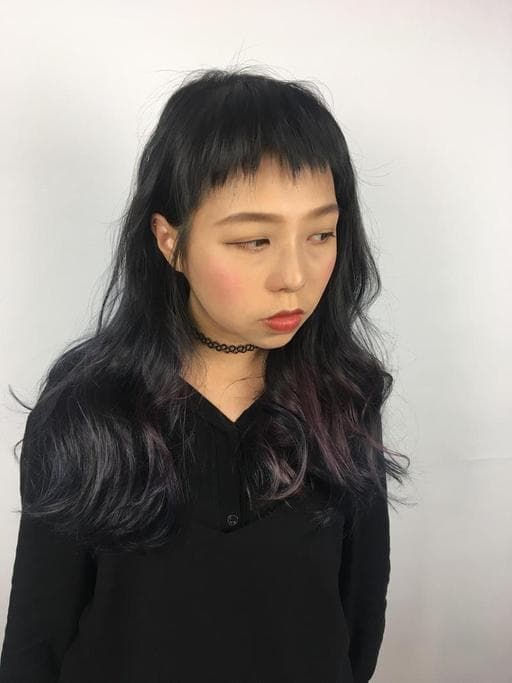 灰色系、霧面質感、女生長髮