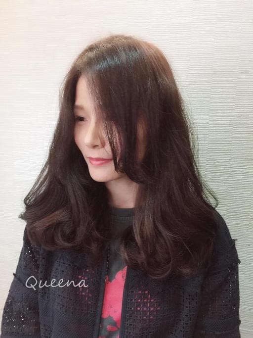 女生長髮