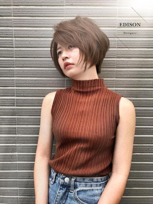 女生短髮、空氣感卷髮、棕色系