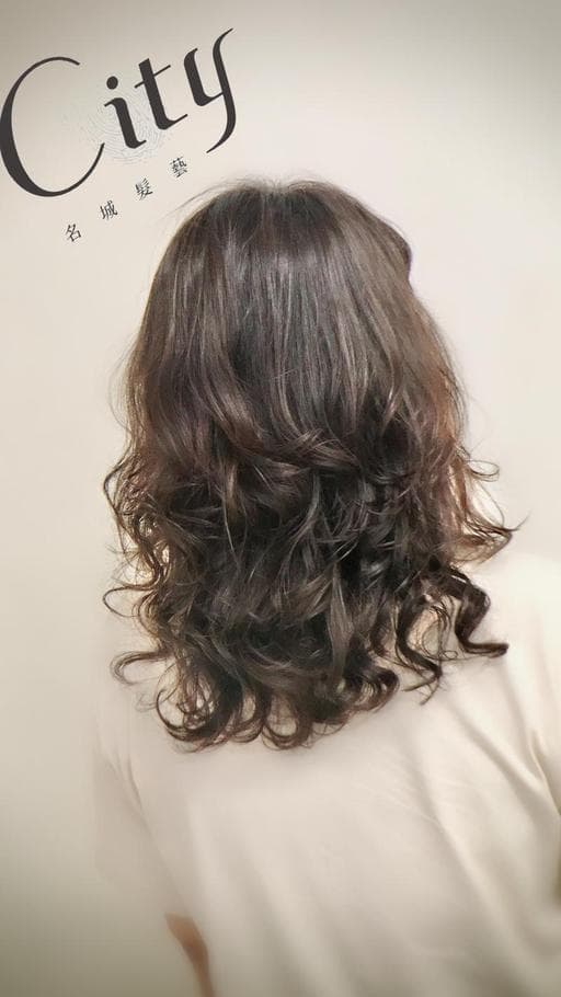 浪漫大卷、女生長髮、手撥卷