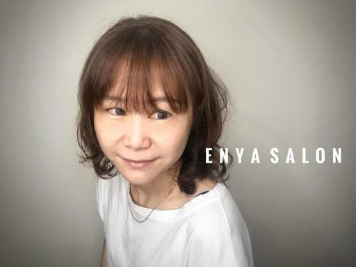 女生中長髮、手撥卷、新北剪髮