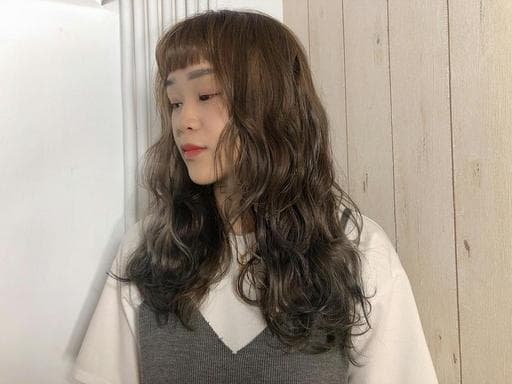 棕色系、女生眉上瀏海、霧面大地色系