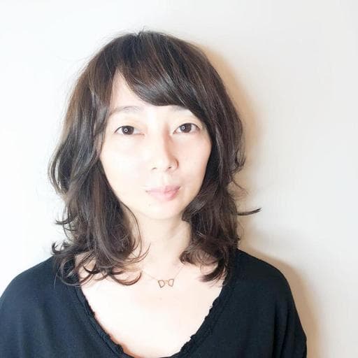 女生中長髮、空氣感卷髮、蓬鬆感
