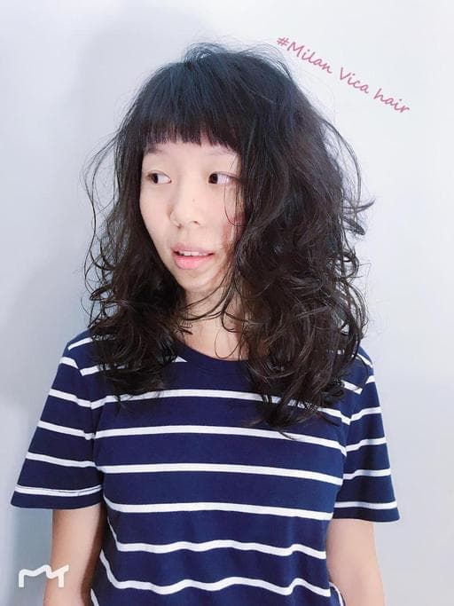 女生中長髮、質感溫塑、空氣感卷髮