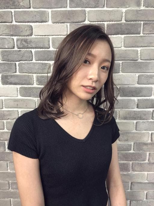 女生中長髮、棕色系、霧面質感