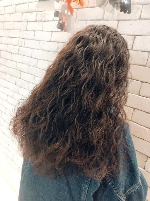 女生長髮、女生眉上瀏海、嬉皮卷
