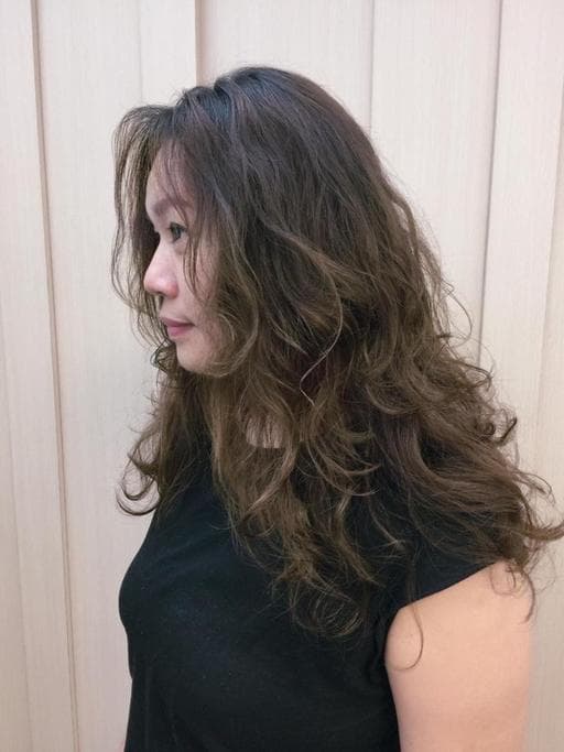 女生長髮