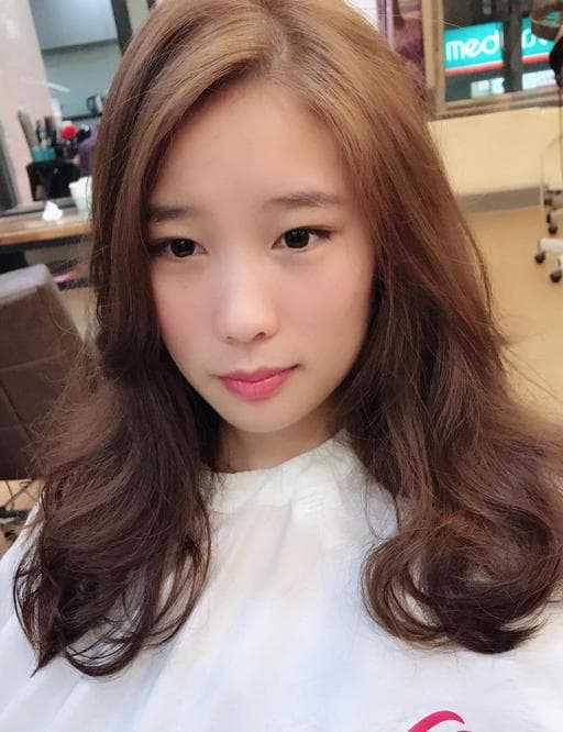 女生長髮、楓糖斑比色、棕色系