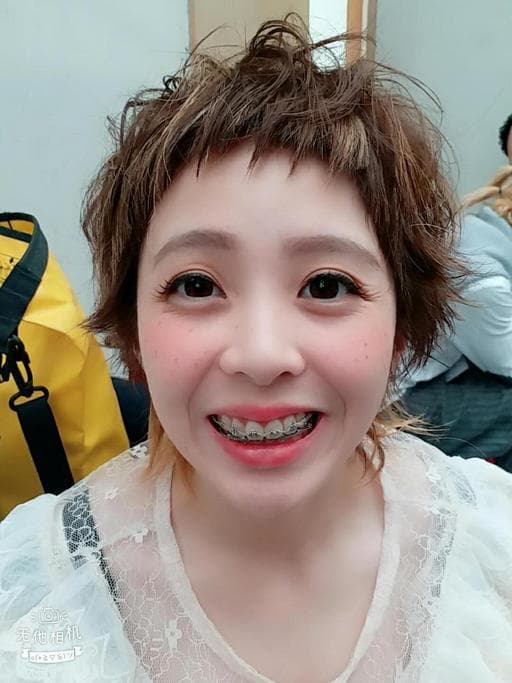 女生短髮、設計染、空氣感卷髮