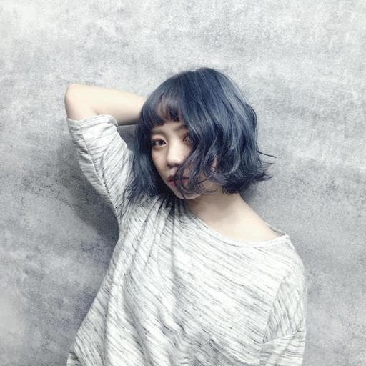 女生短髮、特殊色、漂色