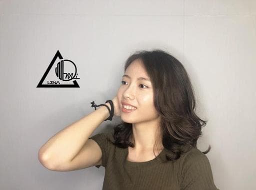 女生中長髮、灰色系、女神系捲髮