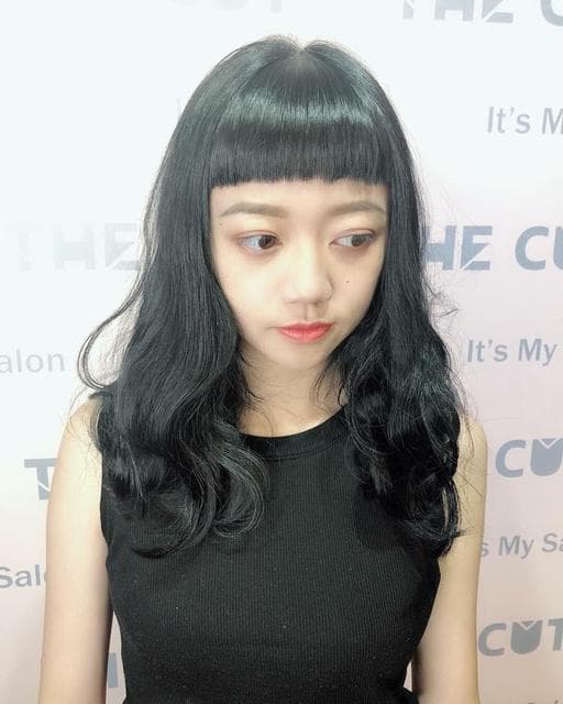 女生中長髮、灰色系、嬉皮卷