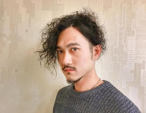 男生Undercut、男生卷髮、嬉皮卷