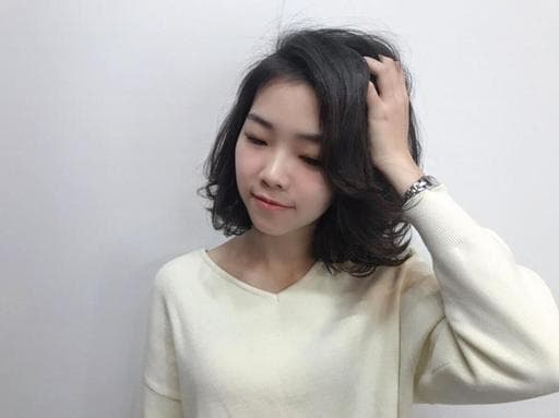 女生短髮、微捲、蓬鬆感