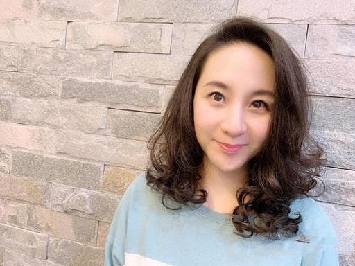 女生中長髮、燙卷、浪漫大卷
