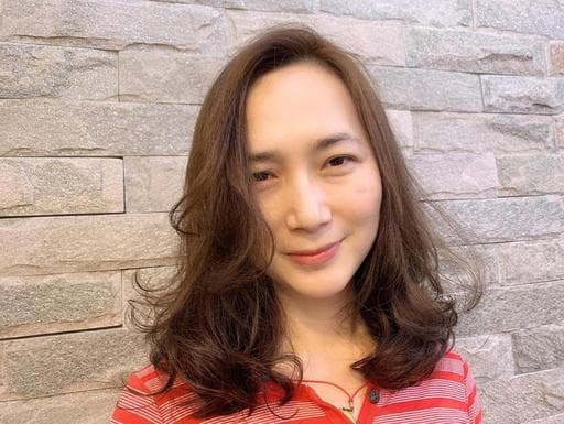 女生中長髮、燙卷、微捲